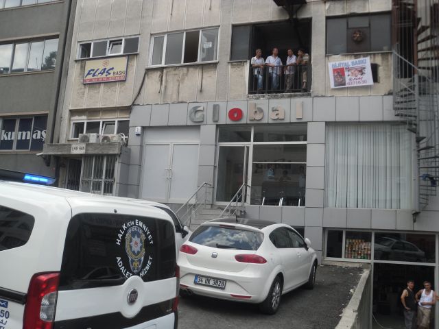 Merter'de Silahla İş Yerini Bastılar