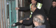 Güngören emniyetini Kumarhane baskınında çelik kapı dahi durduramadı