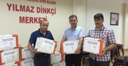 MİLLİ GENÇLİK DERNEĞİ İHTİYAÇ SAHİPLERİNE ERZAK DAĞITIYOR